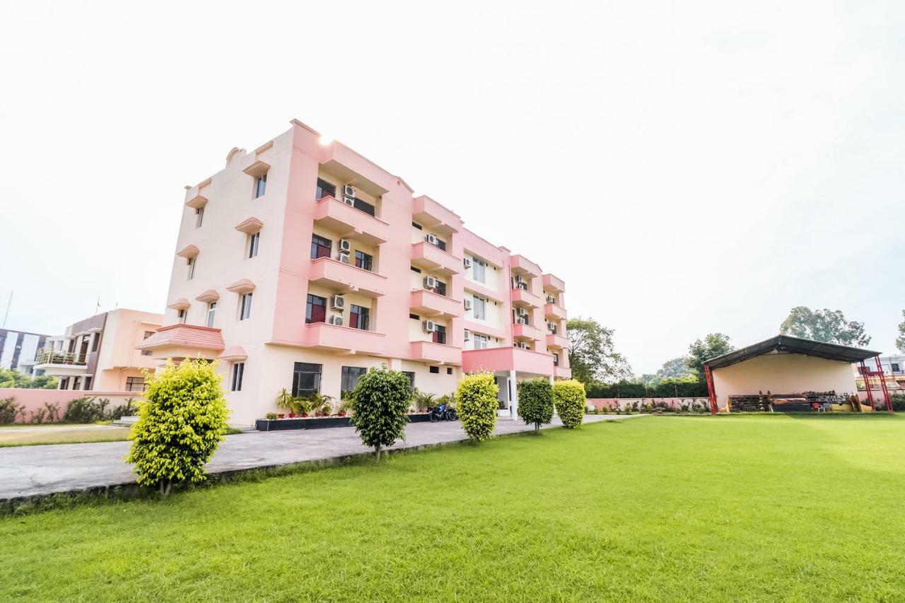 Capital O 60233 Brij Ki Rasoi Deluxe Hotel Лакнау Екстериор снимка