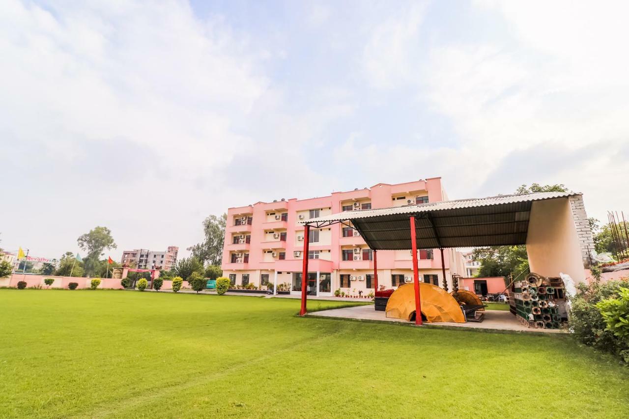 Capital O 60233 Brij Ki Rasoi Deluxe Hotel Лакнау Екстериор снимка