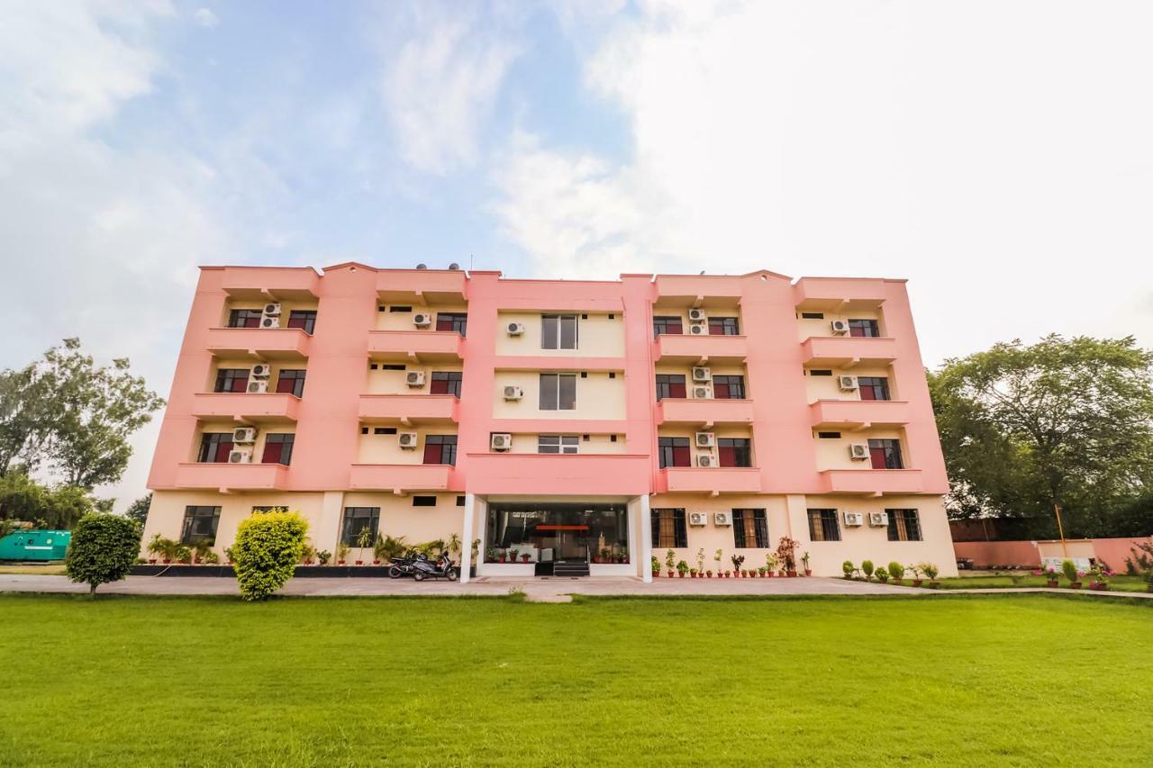 Capital O 60233 Brij Ki Rasoi Deluxe Hotel Лакнау Екстериор снимка