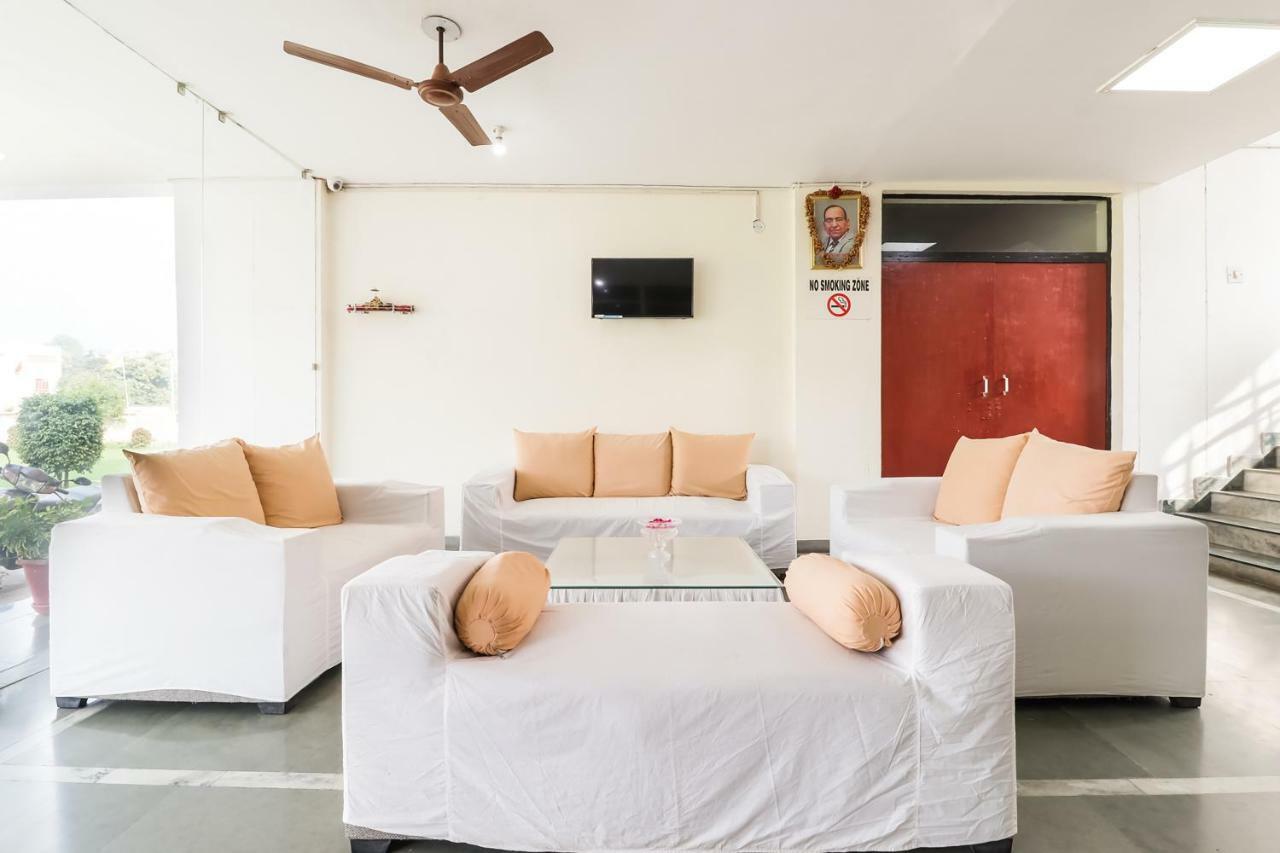 Capital O 60233 Brij Ki Rasoi Deluxe Hotel Лакнау Екстериор снимка