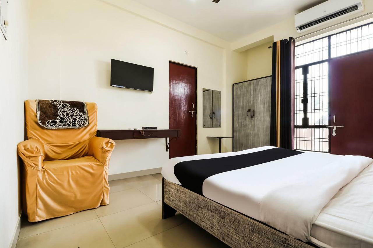 Capital O 60233 Brij Ki Rasoi Deluxe Hotel Лакнау Екстериор снимка