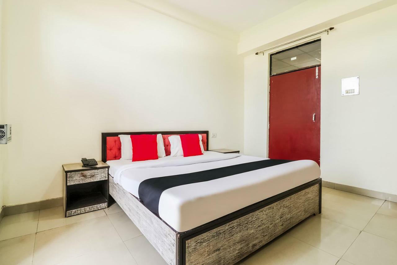 Capital O 60233 Brij Ki Rasoi Deluxe Hotel Лакнау Екстериор снимка